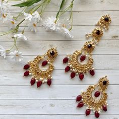 Red/Maroon Kundan Maang Tikka and Jhumka Earring Set. Elegant jewelry set with stones. Mehndi, Shaadi, Haldi. Indian/Pakistani. Bridal Set. 2 piece tikka and earring set. Tikka Length Approx 5 1/2 inches long Earring Length Approx 3 inches Earring Width Approx 2 inches Gold Tikka, Maang Tikka Kundan, Red Jewellery, Long Earring, Maang Tikka, Gold And Red, Red Jewelry, Jhumka Earrings, Red Maroon