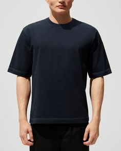 Our 330 gsm Heavy Cotton T-Shirt is designed with a generous volume in a straight, boxy silhouette, dropped shoulders, fitted crew neck and contrasting top-stitching. Made of a recycled and organic cotton blend—providing breathability, durability and a rich, sculptural drape. Volumous, boxy fit Fitted crewneck Dropped shoulder Model is 176 cm/ 5’9’’and wears size M Size down for a more fitted look Style ID: MMO016052201-6998 50% recycled cotton 50% organic cottonMade in Portugal