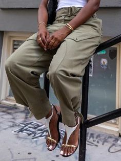 Cargo Pants For Ladies, Fashion Cargo Pants, Pocket Cargo Pants, Fit Cargo Pants, Pants With Belt, Pockets Fashion, Cargo Style, Style Pants, Type Of Pants