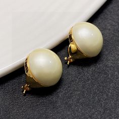 A Popular Element That Interprets Elegance And Creates Fashion For Women. The Harmonious Matching Between These Earrings And Clothing Is Very Prominent, Allowing Gorgeousness And Freedom To Coexist, Elegant But Never Feeling Constrained. Gold High Luster Pearl Earrings For Evening, High Luster Gold Pearl Earrings For Evening, Elegant White Clip-on Earrings, White Clip-on Pearl Earrings For Evening, Formal Pearl White Clip-on Earrings, Elegant Round Pearl Drop Clip-on Earrings, Elegant White Clip-on Jewelry, Elegant Round Clip-on Bridal Earrings, White Clip-on Pearl Earrings For Formal Occasions