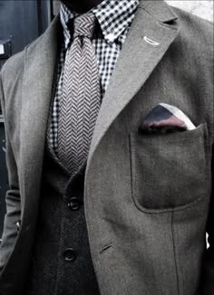 #menswear #style #smart #classy #shirt #tie #suit Dude Style, Man Outfit, Herren Style, Gq Style, Vest And Tie, Dapper Gentleman, Herringbone Tweed, Woven Jacket