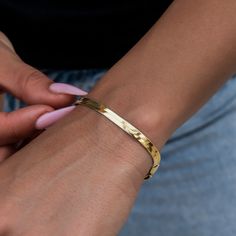 Introducing the Herringbone Bracelet- 4mm in 18k Yellow Gold! This sleek bracelet is sure to become your next staple piece adding just enough style and simplicity to any look. Featuring a classic herringbone pattern, this piece reflects light from every angle and complete with our signature 'G' clasp. Rock it solo, or pair it with the Herringbone Necklace in Yellow Gold for a matching set! This product is guaranteed for life – GLD will repair or replace the item should you experience any defects Herringbone Bracelet, Herringbone Necklace, Vermeil Jewelry, Custom Earrings, Herringbone Pattern, Drop Necklace, Pendant Bracelet, Staple Pieces, Chain Pendants