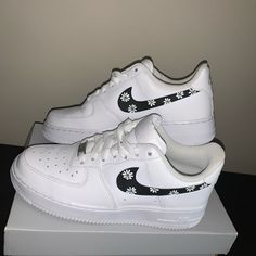 Custom Shoes Cute Flower Designs On The Sides Bought For 220 Only Worn One Time Nike Air Force Ones, Air Force Ones, Custom Nikes, Nike Cortez Sneaker, White Nikes, Nike Air Force Sneaker, Custom Shoes, Nike Air Force, Womens Shoes Sneakers