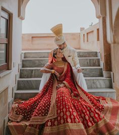 Bride And Groom Indian Wedding Outfit, Indian Wedding Outfit Bride, Reception Photoshoot, Groom Indian Wedding Outfits, Barat Dress, Marriage Outfit, Indian Wedding Poses