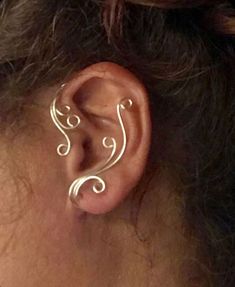 Ear cuff that is made with a wave look in your choice of wire. No piercings need. Just hang and wrap.  I'll have more photos soon Wire Ear Cuffs, Vine Jewelry, Elf Ear Cuff, Jewelry Ear, Ear Jacket Earring, Ear Climber, Wrap Earrings, Handmade Wire Jewelry, Funky Jewelry