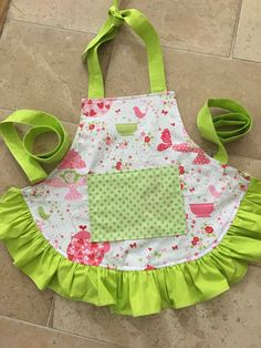 Chef Hat and Apron Set! Free Personalization! What a precious way to introduce your little ones to the joy of cooking!  This apron is made from a super absorbent towel, then a beautiful ruffle is placed on top.  I then accent the waist band with ribbon or ric rak!   You pick the color towel and  I will do the rest .  The chef hat will match the apron and her name will coordinate with the entire outfit.  Ruffle apron and chef hat , Custom  .Message me with any questions . Paint Apron, Dress Up Aprons, Aprons For Kids, Ruffled Apron, Sewing Skirt, Apron Kids, Ruffle Apron, Green Apron, Pink Apron