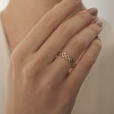 Material: Gold Carat: 14K (585) Solid Gold Chain 14k Solid Gold Ring, Minimalist Geometric Chain Ring, Cube Chain Ring, Chain Link Ring, Dainty Ring, Minimalist Ring, Everyday Ring  Ring Details Karat: 14 K (585) Approximate weight : 1,65 gram 14K Solid Gold Plated is not gold it is real solid gold Gold Color Options; Yellow Gold, White gold, Rose Gold, - All products are made to order in Turkey. - This product is sleek and stylish. It is produced carefully to make you and your loved ones happy. Gold Chain Link Ring, Gold Chain Ring Design, Modern Yellow Gold Chain Ring For Promise, Modern 14k Gold Link Chain Ring, Modern Yellow Gold Chain Ring As Gift, Modern 14k Gold Chain Ring, Modern 14k Gold Tarnish-resistant Chain Ring, Modern 14k Gold Chain Ring For Gift, Modern 14k Gold Chain Ring As Gift