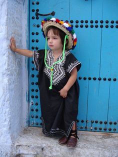 Cute Moroccan boy Morrocan Fashion, Moroccan Clothing, We Are The World, African Diaspora, Traditional Fashion, People Of The World, Moroccan Style, Kids Pictures, Happy Kids