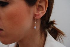 Sterling silver earrrings with chalcedony and pearls, delicate hoops earrings with yellow gold plated in 24K, easy to wear, diameter hoops: 10 mm (0,39 in) drop earrings: 20 mm (0,79 in) diameter stone: 6 mm (0,24 in) 14k Gold Filled Gemstone Earrings For Wedding, Elegant Chalcedony Jewelry For Anniversary, Elegant Handmade 14k Gold Filled Linear Earrings, Handmade 14k Gold Filled Linear Earrings, Elegant Handmade Chalcedony Earrings, Long Earrings Silver, Elegant Chalcedony Drop Earrings, Long Silver Earrings, Earrings Hoops