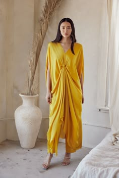 Celebrate in style with this eye-catching yellow silk draped kaftan set, boasting a relaxed fit that puts comfort first. Kaftan For Haldi Function, Drape Coord Set, Unique Kaftan Designs, Latest Kaftan Designs, Draped Kaftan, Kaftan Dress Indian, Yellow Kaftan, Boho Attire, Kaftan Set