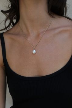 "Pearl Charm Pendent Necklace This Tear drop pearl is so beautifully chic and perfect to layer with! Every pearl is unique, so every piece is unique and one of a kind. ✤ Available in 14k Gold Filled or Sterling Silver ✤ Fresh water pearl pendent - Fresh water pearl, you may notice color variations or natural imperfections Size and shape of pearls slightly vary by nature ✤ Available sizes -16\", 18\" and 20\" Please choose your size in drop down box* ✤ Model is wearing size - 16\" ✤ Tarnish resis Bridal Necklace Pearl, Gold Bridesmaid Necklace, Necklace Stacking, Gold Necklace Wedding, Silver Pearl Jewelry, Simple Pearl Necklace, Water Pearl Necklace, Bridal Pearl Necklace, Pearl Drop Necklace