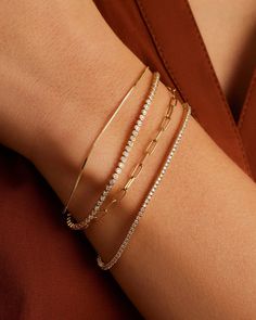 Gold Herringbone Chain, Gold Bracelets Stacked, Earrings Stacking, Solid Gold Bracelet, Cover Wallpaper, Everyday Bracelet, Herringbone Chain, Classy Jewelry, Stacked Jewelry