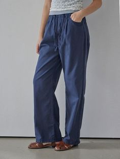 It’s designed to hold up to daily wear, and will only look better the more you wear it.Relaxed fit is built with room to move, and relaxed through the hip and thigh, with a full leg.These pants have a smooth look and feel.  - Relaxed fit pants with lightweight cotton - Pull on pants with belt loops - Great outfits start here- Side and back pockets - Suit up with an effortlessly chic jacket- It's easy to wear, comfortable and looks good with just about everything Mid-rise Bottoms With Side Pockets For Loungewear, Comfortable Straight Leg Bottoms With Elastic Waistband, Relaxed Fit High Waist Pants For Elevated Casual Occasions, High Waist Relaxed Fit Pants For Elevated Casual, Relaxed Cotton Straight Pants, Relaxed Straight Cotton Pants, Baggy Mid-rise Cotton Parachute Pants, High Waist Relaxed Fit Bottoms For Elevated Casual, Baggy Mid-rise Casual Pants