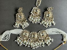 White and gold polki choker set Sangeet Jewellery, Polki Choker Set, Punjabi Jewelry, Polki Sets, Polki Choker, Jewelry Pakistani, Outfits Woman, Fancy Dresses Long, Designer Outfits