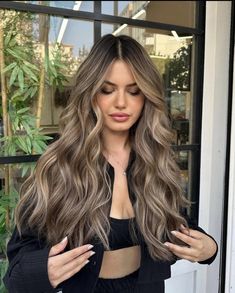 Latina Blonde Hair Olive Skin, Modern Balayage, Light Brunette Hair, Rambut Brunette, Summer Blonde Hair, Black Hair Balayage, Color Balayage