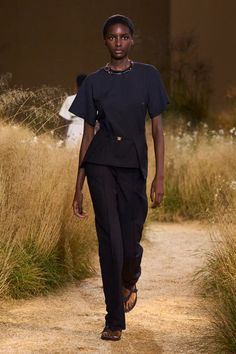 Runway Magazine, Dope Outfits, Runway Collection, Leather Outfit, Star Girl, Mode Fashion, Office Fashion