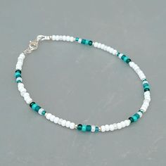 Turquoise Seed Bead Anklet Beachy Bracelets Beads, Braclets Ideas Seed Beads, Glass Bead Anklet Ideas, Seabeads Bracelets, How To Make Anklets With Beads, Glass Beaded Bracelet Ideas, Bracelet Patterns Glass Beads, Bracelet Inspo Seed Beads, Seed Bead Ideas Diy