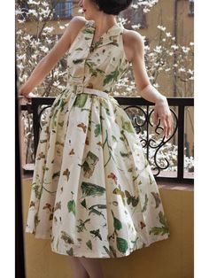 Insect encyclopedia retro dress – remulia Insect Dress, 40s Style Dresses, Vestidos Retro, Floral Cotton Dress, 40s Fashion, Retro Mode, Batik Dress, Halter Maxi Dresses, Retro Stil