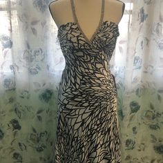 Morgan & Co Women’s Dress Size 7/8 Elegant Black And White Summer Dress, White Lined Mini Dress For Formal Occasions, Formal White Lined Mini Dress, Fitted Black And White Cocktail Dress, White Dressy Maxi Dress For Formal Occasions, Elegant Black And White Dress For Night Out, White Lined Formal Dress, White Formal Lined Dress, Formal White Lined Dress