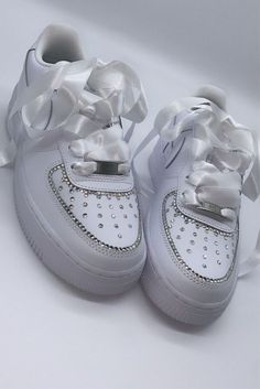 Make your special day unforgettable in this one-of-a-kind Blinks Ribbon Custom Air Force 1 x Wedding Sneaker. Show off your celebratory emoji with these unique, eye-catching sneakers! Get ready to make your grand entrance and commemorate your day with a lasting memory. 🎉💍 🔥 100% genuine, Brand New.👟 Custom sneakers.💫 Every pair is hand-made to order.✨ Best quality waterproof and scratch-proof paints used.✨ 1000+ satisfied customers across various platforms. 🌎Free worldwide shipping,shippin Air Force 1 All White, Bridal Footwear, Pretty Sneakers, Shoes For School, Ribbon Laces, Custom Bling, Wedding Day Gifts, Custom Air Force 1, Baskets Nike