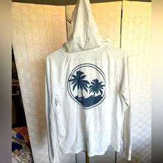 New With Tag Size Medium White Sporty Hoodie For Leisure, Sporty White Hoodie For Leisure, White Drawstring Hood Sweatshirt For Leisure, White Hooded Sweatshirt For Leisure, White Relaxed Fit Top With Adjustable Hood, White Cotton Leisure Hoodie, White Cotton Hoodie For Leisure, White Hoodie Top For Outdoor, White Hoodie For Outdoor