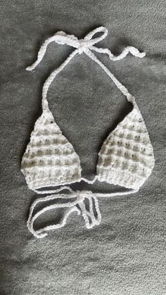 This bikini top has a bralette design that is perfect for the summer time, tanning, and enjoying the pool! Top Pattern, Bralette, Summer Time, Crochet Baby, Pool, Trending Outfits, Clothes For Women, Crochet, Red