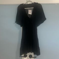 New With Tags Black Short Sleeve Midi Dress For Summer, Casual V-neck Dress With Short Sleeves For Evening, Casual V-neck Short Sleeve Dress For Evening, Casual Short Sleeve V-neck Dress For Evening, Casual Short Sleeve V-neck Evening Dress, Casual Black Mini Short Sleeve Dress, Casual Black Short Sleeve Dress, Casual V-neck Short Sleeve Dress For Date Night, Black Summer V-neck Dress For A Day Out