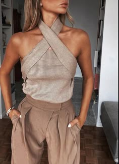 Looks Chic, Mode Inspiration, Outfits Casuales, Women's Tops, Look Fashion, Classy Outfits, Passion For Fashion, Spring Summer Fashion