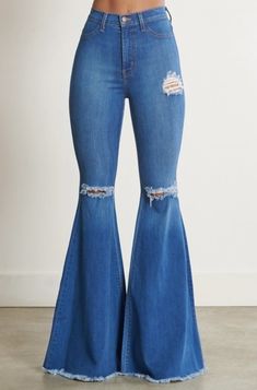 high-rise flare denim jeans Bell Bottom Jeans Outfit, Super Flare Jeans, Country Style Outfits, Western Wear Outfits, Cute Country Outfits, Country Girls Outfits, Western Style Outfits, Western Outfits Women, High Waisted Flares