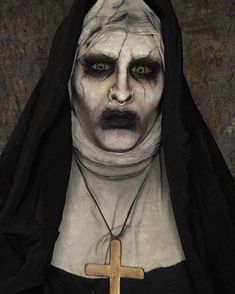 Ghost as Valak... His Valak looks better than the movie version!! 💀🖤 Valak Costume, Valak Makeup, Scary Ghost Makeup, Scar Wax Makeup, Ghost Halloween Makeup, Tomas Shelby, Scar Wax, Ghost Makeup, Creative Halloween Makeup