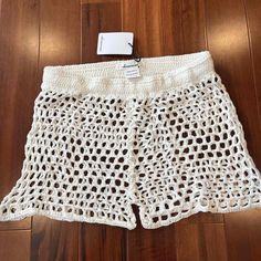 New Nwt Olivaceous White Shorts Crochet Knit Elastic Waistband Coverup Swim Festival Sz L Has Stretch In The Waistband Details - Size: Large (See Pictures For Approximate Measurements) - Type: Shorts - Style: Jp19-57 - Material: 100% Acrylic - Color: White - Condition: New - Manufacturing: China All Measurements Are Approximate. Color May Vary From Photos Due To Screens And Lighting. Please Review All Photos For Exact Item Condition And Other Details, As The Pics Are Part Of The Item Description Crochet Cover Up Shorts, Stretch Crochet Bottoms For Vacation, Stretch Crochet Bottoms For Summer, Knit Bottoms For Summer Vacation, Knit Bottoms For Spring Beach Outings, Fitted Open Knit Bottoms For Summer, Knit Shorts For Vacation In Summer, Fitted Knit Shorts For Summer, Summer Short Length Knit Bottoms