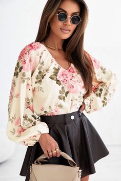 Experience elegance and chic fashion with our Floral Print Lantern Sleeve V-Neck Blouse. Designed for women, this dress blouse is perfect for casual wear or dressy occasions like weddings, parties, and proms. The fitted and beautiful design adds a touch of class and sophistication to your wardrobe this summer and spring. Tops > Blouses & Shirts Material: 100%Polyester Color: beige Silhouette: Shift Occasion: Daily Style: casual Neckline: V Neck Sleeve Length: Long Sleeve Pattern: Floral Size Chart (CM) Sizes Bust Sleeve_Length Length Hem_Width Relax Relax Relax Relax S 112 71.7 62 114 M 118 73 64 120 L 124 74.3 66 126 XL 132 75.6 68 134 2XL 140 76.9 70 142 Elasticity None Size Chart (INCH) Sizes Bust Sleeve_Length Length Hem_Width Relax Relax Relax Relax S 44.1 28.2 24.4 44.9 M 46.5 28.7 2 Blouse Designed, Long Sleeve Pattern, Dress Blouse, Sleeve Pattern, Spring Tops, Daily Style, Lantern Sleeve, V Neck Blouse, Lantern Sleeves