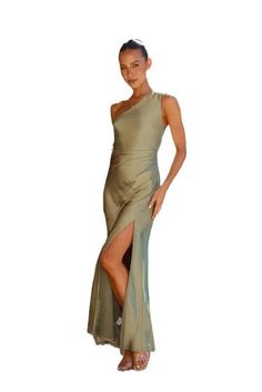 This fashionable maxi dress features a chic diagonal collar and one-shoulder design, crafted from smooth satin with a daring side split. Perfect for formal events or occasions, it offers a blend of elegance and bold style for a sophisticated look. Details: Elasticity: Slight Stretch Fabric Type: POLYESTER Silhouette: Sheath Neckline: Diagonal collar Material: POLYESTER Size (IN) Bust Waist Length S 35.43 27.56 54.33 M 37.01 29.13 54.72 L 39.37 31.50 55.31 XL 41.73 33.86 55.91 Fitted Satin Dress With Side Slits For Formal Occasions, Formal Fitted Satin Dress With Side Slits, Elegant Satin Dress With Asymmetrical Neckline For Prom, Asymmetrical Neckline Satin Prom Dress, Chic One-shoulder Satin Dress For Prom, Elegant One-shoulder Satin Dress Bias Cut, Chic One-shoulder Satin Prom Dress, Elegant One Shoulder Satin Dress With Bias Cut, Chic Satin Evening Dress With Side Slits