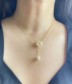 This freshwater pearl necklace is a stunning piece of jewelry that combines elegance and uniqueness. The necklace features six beautiful crafted freshwater pearl arranged in the shape of daisy flower, which adds a touch of whimsy to the design. The adjustable length is achieved through the addition of a larger pearl that goes across the daisy. The necklace is perfect for any occasion. Cable chain is 14k gold filled Small pearl size is 5mm Big pearl size is 6-7mm Necklace length is 36-41+5cm As it's a handmade item please allow 2-3mm difference. Please let me know if you would like a different chain or length. Please keep them away from chemicals such as perfume, hairspray ect. Better remove before shower and swim.   The product is made by care and love 💕 Elegant Pearl Chain Flower Necklace, Elegant Flower Necklace With Pearl Chain, Elegant Flower-shaped Pearl Chain Necklace, Pearl Chain Necklaces For Wedding, Delicate Pearl Lariat Necklace With Pendant, Pearl Chain Jewelry With Flower Pendant, Adjustable Flower-shaped Pearl Jewelry, Elegant Pearl Chain Flower Necklace As Gift, Elegant Flower Necklace With Pearl Chain As Gift