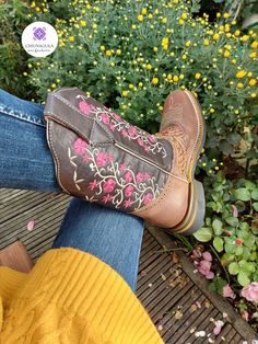 Cowboy boots, boots, Mexican boots, Mexican shoes, leather boots, fall boots, warm shoes, floral pattern, embroidery, Mexican craftsmanship, Mexican materials, Mexican style, women's boots, colorful, western boots, boho, gypsy, ethnic style, vintage boots, handmade, fairtrade, handcrafted, mexican style, mexican boho style, discount, action, boot sale, sale Boots Mexican, Floral Pattern Embroidery, Embroidery Mexican, Boots Colorful