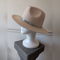 Complete Your Summer Look In This Gorgeous Fedora Style Hat In Cream! Brim: 2 1/2 In. Head Circumference: 23 In. (Hat Size Is Adjustable) Never Worn. Fedora Style, Summer Look, Head Circumference, Hat Sizes, Summer Looks, Hat Fashion, Fedora, Cute Outfits, Women Accessories