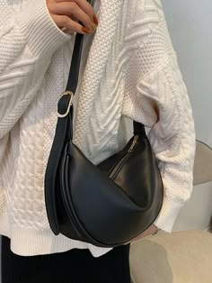 Trendy Bags 2022, Casual Bags Women, Thrifted Bags, 2023 Handbags, Trending Bags, Black Saddle Bag, Trendy Purses