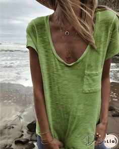 Chemisier décontracté à col en V avec poches pour femme, haut de plage, été, vacances, quotidien Best Clothing Brands, Beach Tops, Sleeveless Vest, Affordable Clothes, Beach Summer, Pure Color, Printed Maxi Dress, Shorts With Pockets, Short Sleeve Blouse