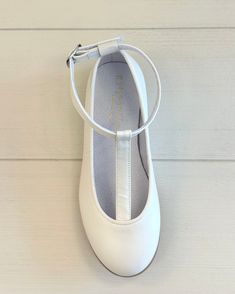 Beautiful and comfortable Spanish shoes for girls to wear on special occasions, such as the first communion. Please refer to the size conversion table. 100% leather Any variations in color or texture within this product are nor irregularities, but rather a result of the unique production process. Made in Spain Final sale, no exchanges nor returns will be available Size EU28 = 18cm or 7 1/8" Size EU29 = 19cm or 7 1/2" SIze EU30 = 19.5cm or 7 3/4" Size EU31 = 20.5cm or 8 1/8" Size EU32 = 21cm or 8 White Mary Janes With Leather Sole For Spring, White Leather-sole Mary Janes For Spring, Classic White Ballet Flats With Low Heel, White Mary Jane Ballet Flats With Round Toe, Classic White Low Heel Ballet Flats, White Leather Sole Mary Janes For Spring, White Mary Jane Ballet Flats With Closed Toe, White Mary Jane Closed Toe Ballet Flats, White Closed Toe Mary Jane Ballet Flats