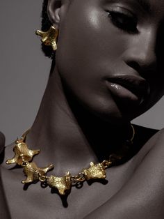 Give your simple studs a day off and try this bold pair instead. Handcrafted by Jiamini’s artisans in Kenya from responsibly sourced gold-plated brass, they’re shaped to resemble vertebrae—a prominent theme of the brand’s Mung’ung’uti collection, meaning ‘spine’ in Swahili. However you choose to style them, they’re bound to be a conversation starter. - Pin and butterfly fastening- 18k gold-plated brass- Handcrafted from responsibly sourced materials by female artisans, breathing new life into ge