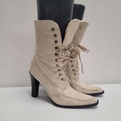 Great Pre-Owned Condition (See Pics For Details) Features: Style Profile: Retro, Cold Weather, Fall Flaws: Wear On Outsoles, Heels, A Few Scuffs On Suede Upper, Tear In The Tongue On Shaft Of Boot Please See Photos For Measurements (In Inches). We Are Happy To Answer Your Questions! Size: 8 Super Fast Shipping: We Ship Out The Next Business Day! Winter Lace-up Boots With Leather Sole And Pointed Toe, Elegant Suede Lace-up Boots For Formal Occasions, Elegant Formal Suede Lace-up Boots, Designer Beige Winter Boots, Designer Beige Boots For Winter, Winter Almond Toe Lace-up Boots, Winter Suede Lace-up Boots With Pointed Toe, Winter High Heel Boots With Suede Lining, Winter High Heeled Boots With Suede Lining