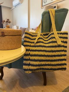 Kağıt ipten iki renkli büyük bayan kol çantası. Casual Yellow Handheld Bag, Yellow Large Capacity Satchel For Summer, Summer Yellow Satchel With Large Capacity, Yellow Large Capacity Rectangular Shoulder Bag, Trendy Yellow Crochet Travel Bag, Casual Yellow Rectangular Bag, Yellow Casual Crochet Bag With Adjustable Strap, Casual Yellow Crochet Travel Bag, Yellow Crochet Shoulder Bag For Travel