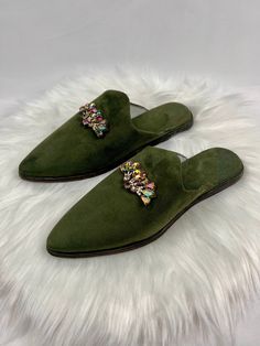 Our Moroccan slippers, also known as babouche slippers, are high-end red mules, chic and elegant, made of 100% genuine suede. All our leathers and suedes come from traditional tanneries in Fez, Morocco. 👉✨ Explore the entire Women's Babouche Mule Collection: [Herima Etsy Shop](https://www.etsy.com/fr/shop/Herima?ref=l2-about-shopname&section_id=47979178) MATERIALS: - Premium quality sheep suede lining. - Rigid calfskin sole, suitable for outdoor use. - Decoration (Rhinestones). SIZE SELECTION T Elegant Green Slip-on Mules, Chic Flat Mules For Party, Elegant Green Mules For Evening, Elegant Slip-on Flat Slippers, Spring Elegant Slip-on Platform Slippers, Elegant Slip-on Platform Slippers For Spring, Elegant Green Pointed Toe Mules, Elegant Green Mules With Pointed Toe, Green Pointed Toe Mules For Party