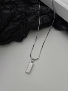 Type: AccessoriesMaterial:SteelGender: MaleNecklacelength: 46cm ( 18.1 inches )Extension chain:6cm ( 2.4 inches ) Neck Chain For Men, Male Necklace, Mens Silver Chain Necklace, Locket Design, Minimalist Pendant, Silver Chain For Men, Neck Accessories, Mens Jewelry Necklace, Mens Silver Necklace