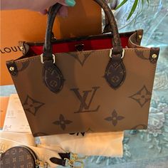 Selling My Louis Vuitton Purse.(Lv Mini On The Go With Pink Strap)No Damage And Only Used Few Times. Fake Purses Louis Vuitton Bags, On The Go Mm Lv, Lv On The Go, Louis Vuitton On The Go, Lv Bags, Louis Vuitton Purse, Brown Purses, Future Lifestyle, Lv Handbags