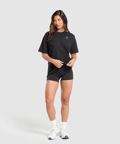 IN YOUR LOCKER Sometimes, you just need to throw on your 'fit. The Training Oversized T-Shirt is your new best friend. This oversized tee is perfect for taking you to and from the gym, or for an off-duty rest day look. Featuring an embroidered sharkhead logo and ribbed neckline in 100% breathable cotton, ensure your comfort and style are on top form. - Oversized fit- Embroidered Sharkhead Logo- Ribbed neckline- Logo to left chest- 100% cotton- Model is 5'8" and wears size XS- SKU: B1A7M-BBBB Black Athleisure Cropped T-shirt For Workout, Relaxed Fit Cropped Workout T-shirt With Crew Neck, Crew Neck Cropped T-shirt For Workout, Relaxed Fit Crew Neck Cropped T-shirt For Workout, Sporty Black Crew Neck Muscle Tee, Black Crew Neck Muscle Tee For Athleisure, Oversized Short Sleeve Activewear For Workout, Sporty Black Muscle Tee With Crew Neck, Black Crew Neck Muscle Tee, Athleisure Style