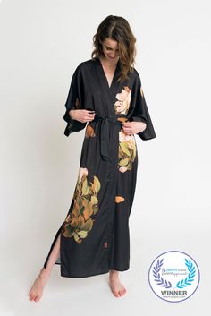 "This beautiful, mid-weight kimono makes your life easy -- it's easy to clean and easy to wear. As a kimono cover up to lounge in at home, it's luxurious. As a statement piece to make your outfit pop, it's dynamic. And since it's easy to clean, it makes laundering a cinch. With the soft, gentle material, luxurious drape, and sophisticated floral design, this kimono cover up is a gorgeous choice for an elevated day. INTRICATE DETAILS: Our women's kimono robes have removable waist-tie closures wit Satin Kimono With Floral Print, Floral Print Satin Kimono, Short Kimono Robe, Asian Vintage, Traditional Women, Plus Size Kimono, Kimono Floral, Mode Kimono, Silk Kimono Robe