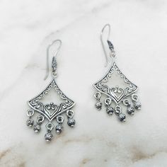 Our fine quality. Traditional Balinese style. The silver sterling earrings handcrafted by our Balinese Silversmith. Metal Type: .925 Sterling Silver Measurements : Total length with hooks: 5.8 cm lenght : 4.1 cm width : 2.1 cm Total weight of one pair : 6.4 grams If you intrested with our other product you can check it here : https://kanakajewelry.etsy.com Balinese Style, Kite Earrings, Silver Flower Bracelet, Gemstone Earrings Dangle, Citrine Earrings, Silver Jewelry Handmade, Pink Amethyst, Sterling Silver Flowers, Square Earrings