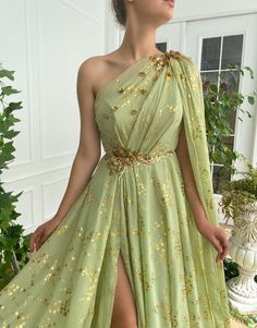 Summer Vine, Drape Gowns, Mother Dresses, فستان سهرة, Garden Fairy, Fantasy Dress, Fantasy Fashion, Looks Vintage, Fancy Dresses