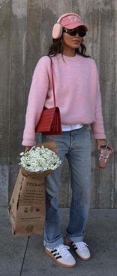 Girly Street Style Aesthetic, Everyday Spring Outfits 2024, Pastel Fall Outfits, Pastel Outfit Ideas Casual, Soft Summer Outfits Inspiration, Soft Pastel Outfits, Pink Aesthetic Pictures, Pink Glitter Wallpaper, Pink Wallpaper Girly